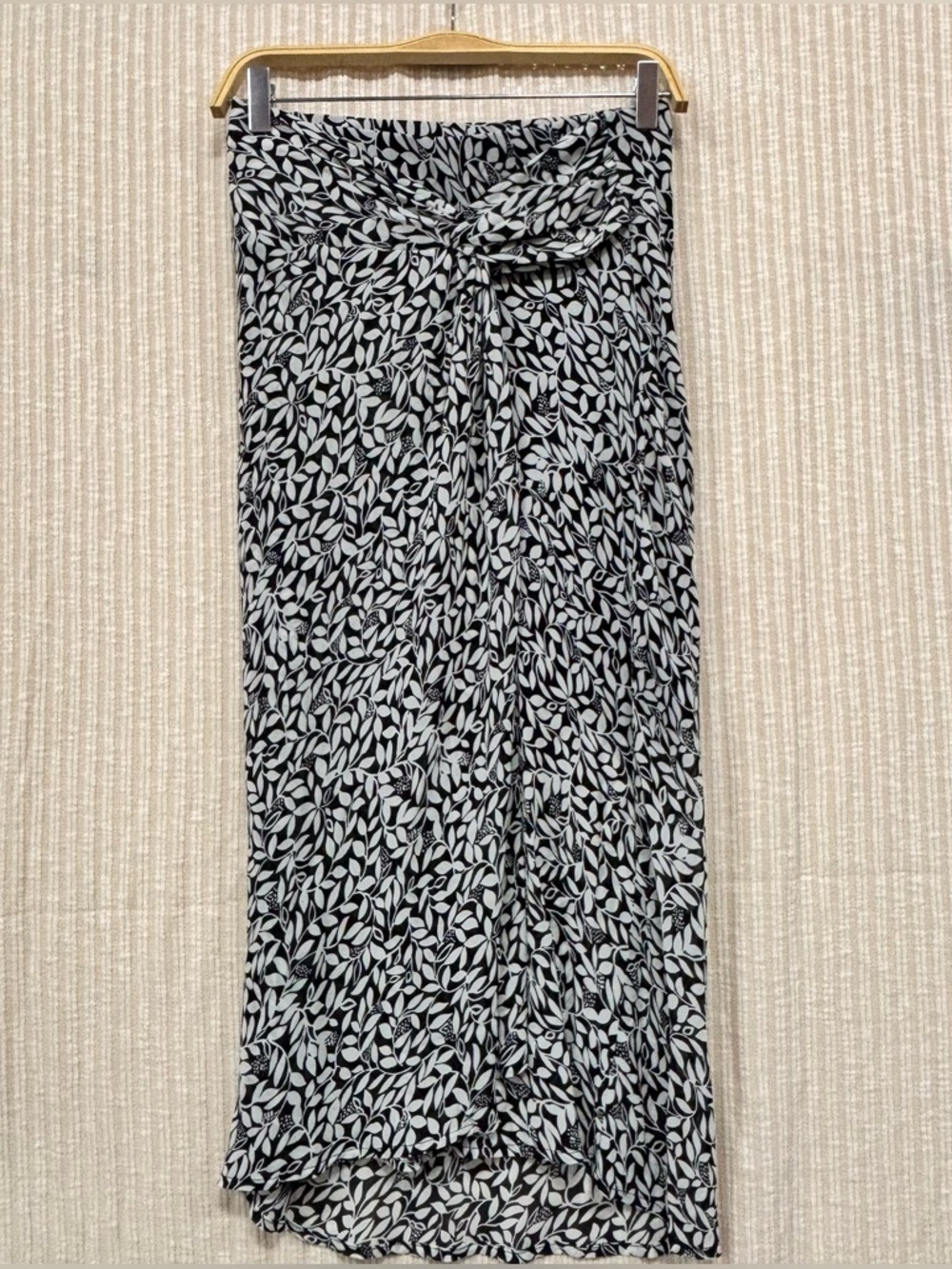Black & White Leaf-Print Maxi Skirt